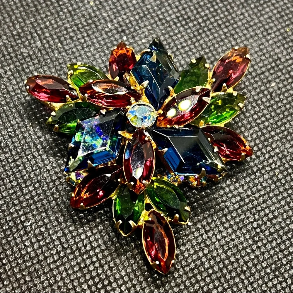 Large Vtg D&E Juliana BOOK PIECE Diamond Shape Multi Color Rhinestone Brooch Pin